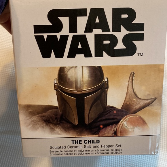 Star Wars The Child Mandalorian Sculpted Ceramic Salt and Pepper Set - Picture 3 of 13